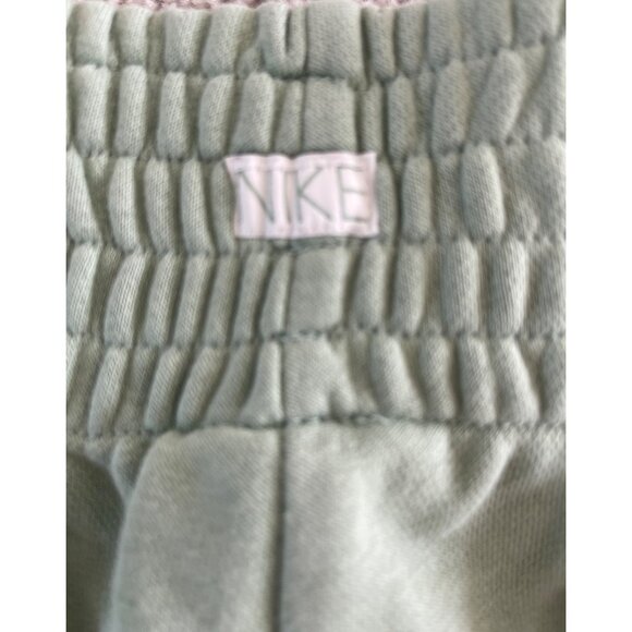 Nike NSW Fleece Tech‎ Shorts Green Women S Standard Fit Roll Up Pockets DN4956 - Picture 13 of 13